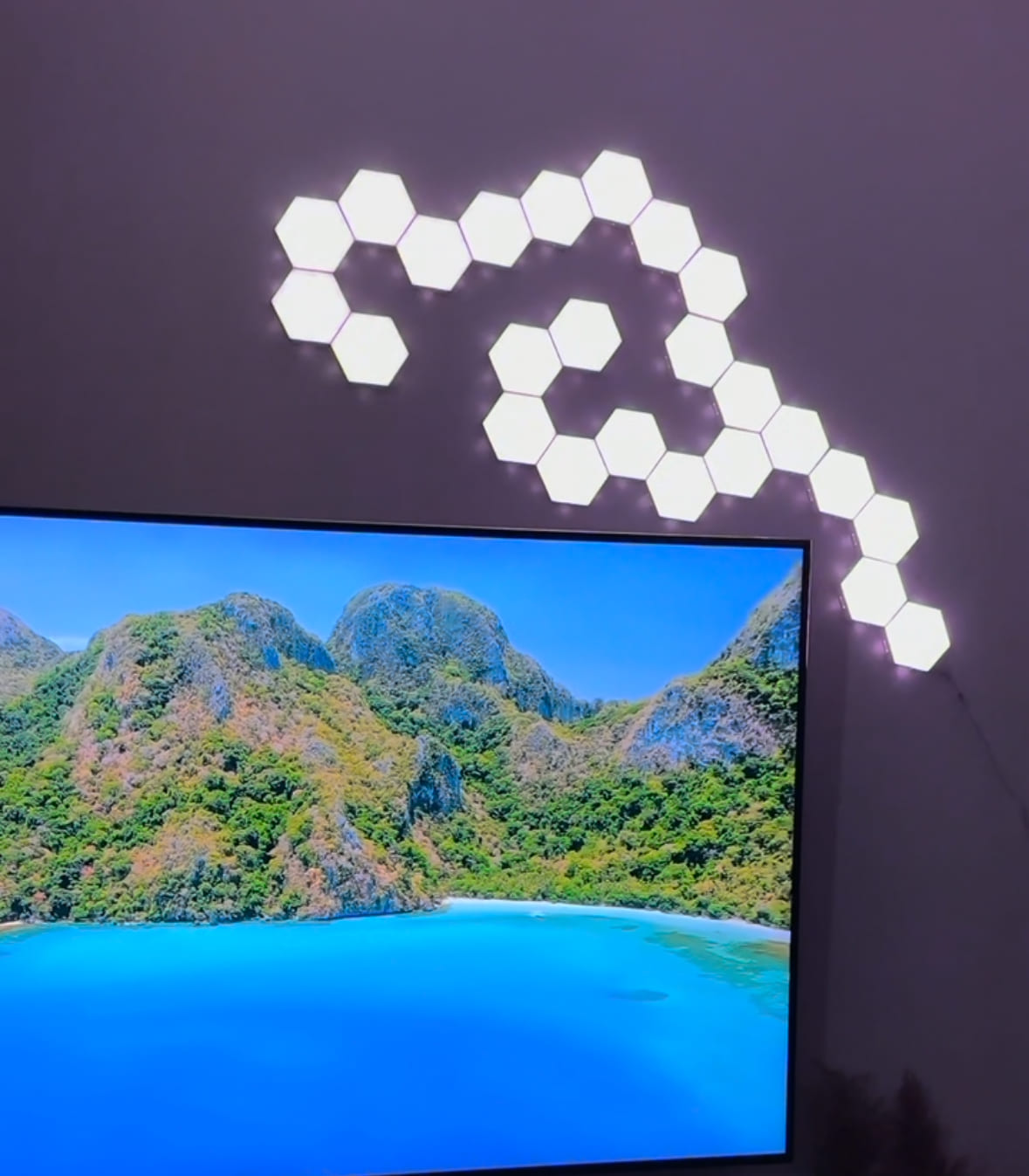 LED Hexagonal blanc avec télévision couleurs